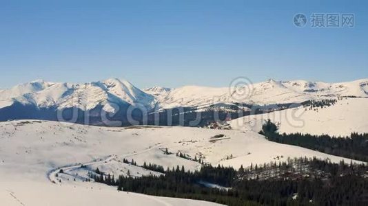 卡帕坦山脉冬季，滑雪场景观视频