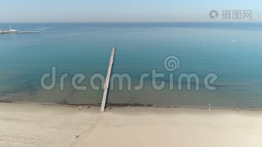海上空中观景摄影。 黑海港口和码头的高度。视频