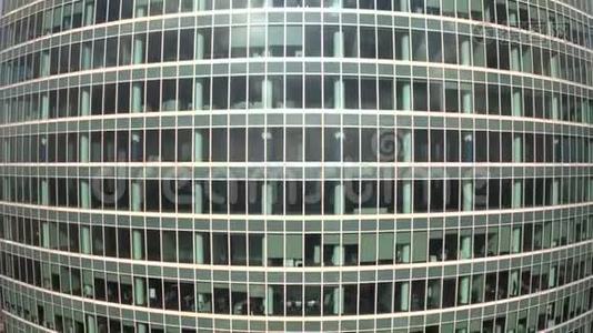 通用办公室摩天大楼的鸟瞰图视频