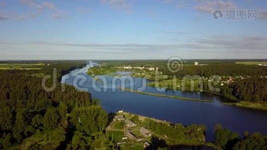 Dvina河西部和Verkhovye村的美丽景观视频