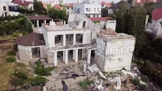 乌克兰切尔诺莫尔斯克市滑坡后果`鸟瞰图视频