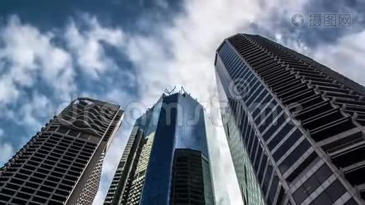 摩天大楼有移动的云视频