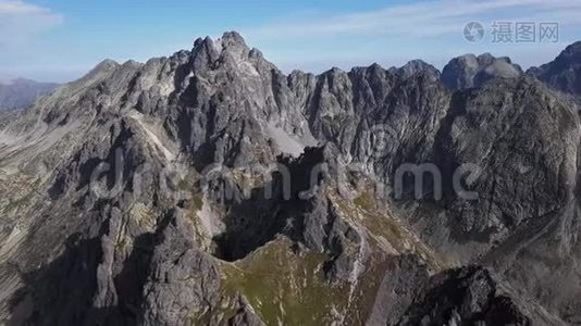 飞越塔特拉斯山脉的岩石视频