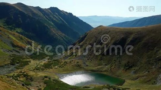 塔特拉山带湖的高山景观视频