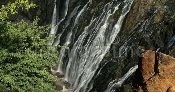 非洲纳米比亚北部边界Kunene河上的Ruacana瀑布视频