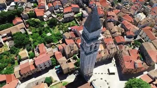 伊沃登詹镇和最高教堂塔架空视图视频