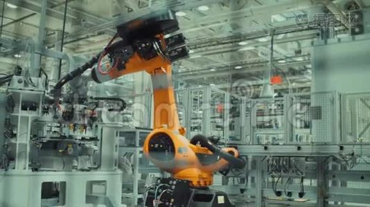 机器人手臂正在工厂工作视频