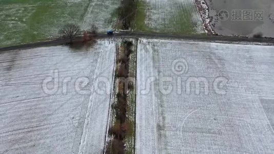 冬季高压电力线路塔架高空作业视频