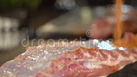 肉腌制烧烤视频