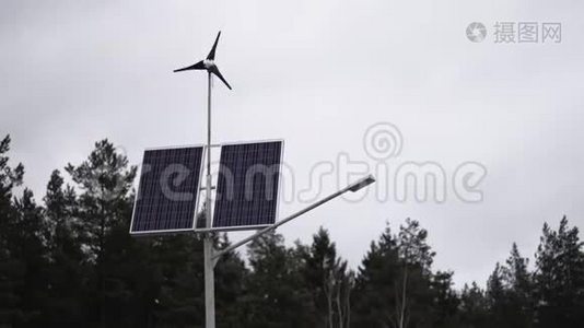 太阳能电池板和小型风力涡轮机，用于生产环保能源视频