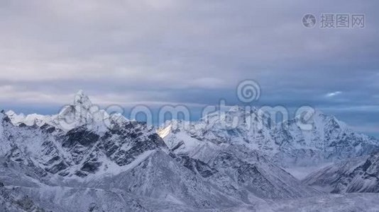 阿马达布拉姆和喜马拉雅山。 尼泊尔视频