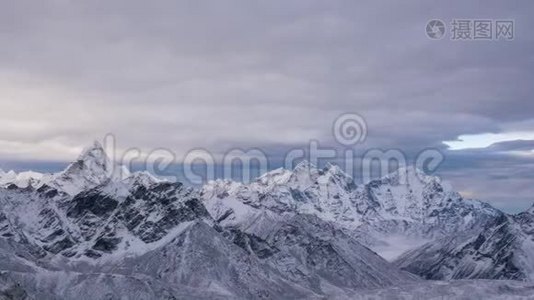 阿马达布拉姆和喜马拉雅山。 尼泊尔视频