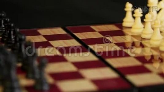 国际象棋放在棋盘上视频