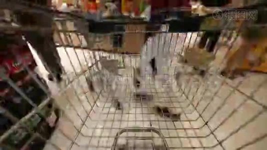4超市过道中购物车的超时时间视频
