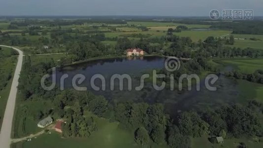 欧洲湖边的老庄园4k Drone射击视频