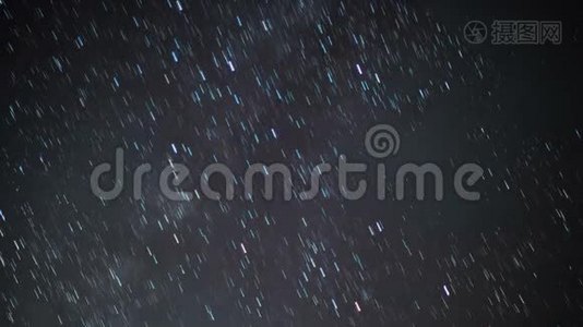 夜空中的星星小径视频