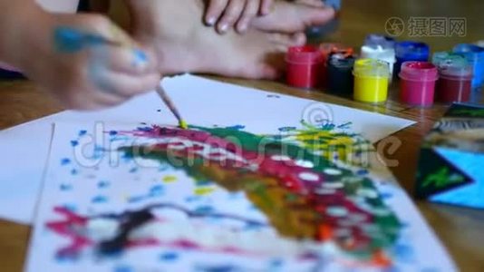 儿童绘画活动儿童绘画水彩活动手指颜料丙烯酸颜料儿童美术`视频