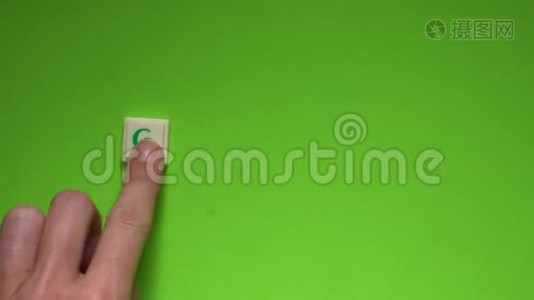 创建了`再见的单词`绿色背景上的字母视频