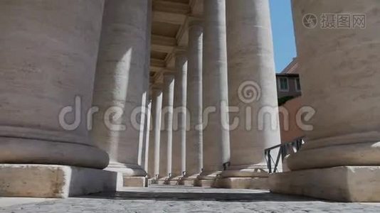 穿过罗马教廷`圣彼得广场视频