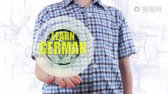 年轻人展示了地球的全息图和学习德语视频