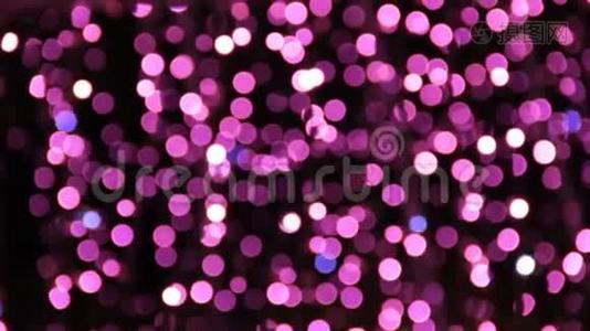 带有紫色led灯bokeh和白色ligt彗星的圣诞装饰的抽象无焦点背景视频