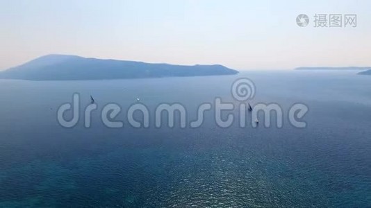 黑山、诺维赫塞格、博卡科托尔斯卡的帆船和岛屿的空中景观视频