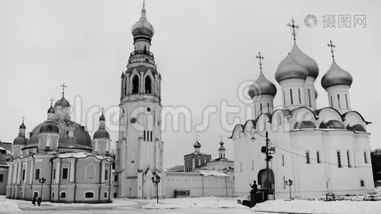 俄罗斯沃洛格达的克里姆林宫广场，有古老的教堂和圣索菲亚大教堂视频
