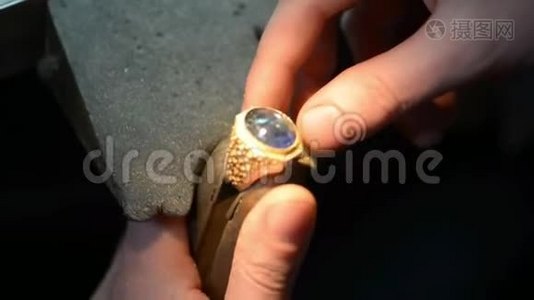 欧洲珠宝制造8月。视频