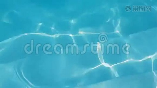 游泳池里的清水视频