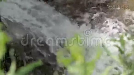 瀑布泡沫自然视频