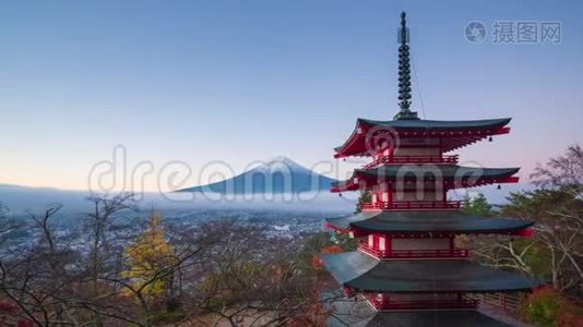 4K山的时间流逝。 日本秋日有朱雷托塔的富士山视频