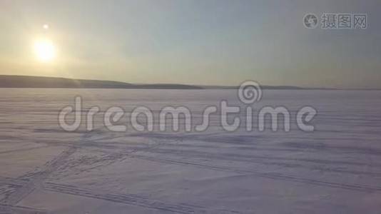 冰封的河流美景.. 航空视图视频