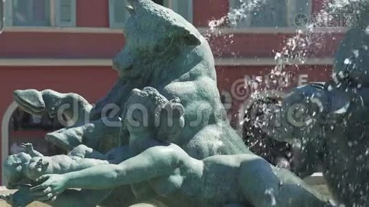 太阳喷泉雕像细节，著名地点马塞纳在尼斯，旅行到法国视频