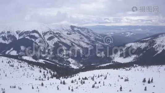 亚斯纳欧罗巴航空无人机顶景雪山斯洛伐克滑雪冬季坠毁视频
