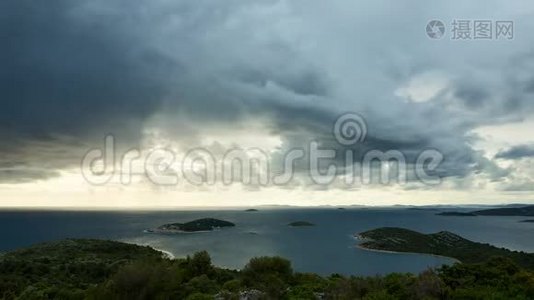 在达尔马提亚的亚得里亚海的暴风雨日，克罗地亚自然和景观的4K时间流逝录像视频
