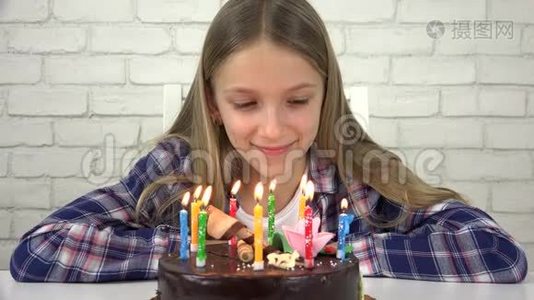 儿童生日派对吹蜡烛、儿童纪念日、儿童庆祝活动视频
