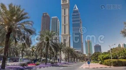 阿联酋迪拜谢赫扎耶德路商业中心的摩天大楼正在逐渐过时视频
