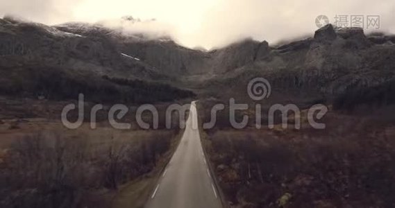 挪威令人惊叹的山海景观洛福顿美丽的公路和山景视频