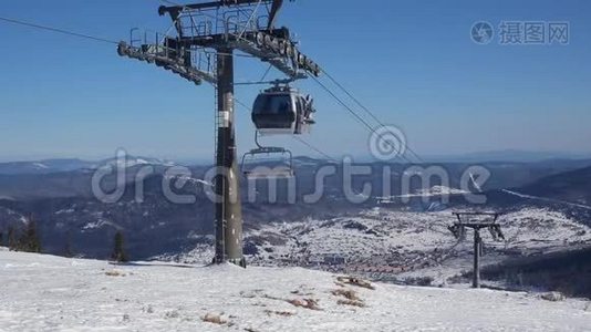蒙多拉缆车滑雪台，蓝天视频