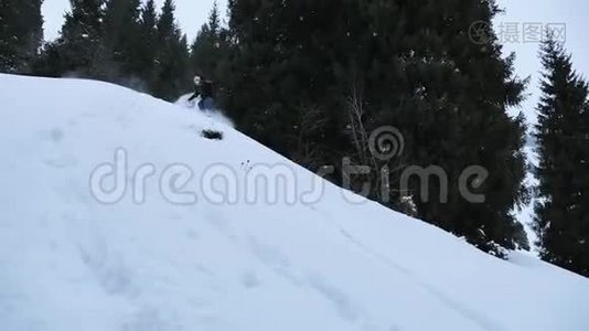 最快的滑雪板。 极限滑雪速骑视频