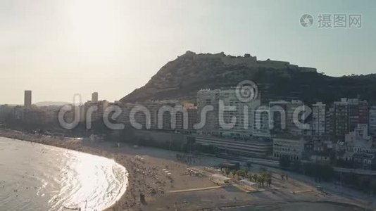 西班牙阿利坎特海滩和圣巴巴拉城堡的鸟瞰图视频