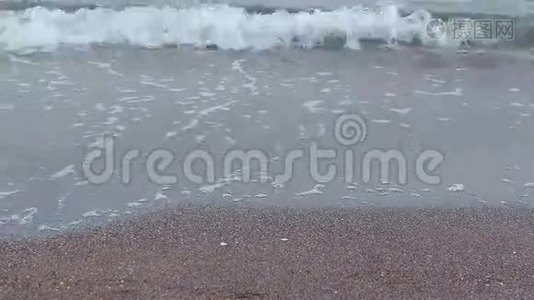 寒冷天气下的海浪视频