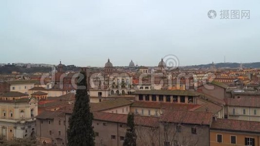 意大利罗马的庙宇和五颜六色的屋顶视频