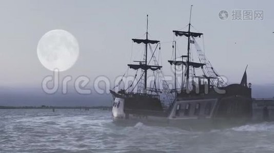 传说中的护卫舰午夜在海上航行寻找冒险视频