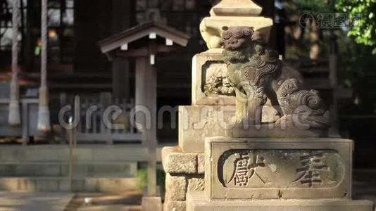 东京神社石像守护犬视频