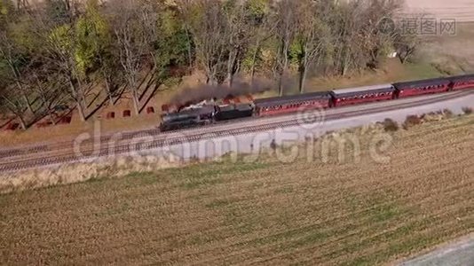 美国宾夕法尼亚州一个车站的蒸汽机和火车的试飞视频
