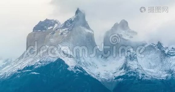 Torres del Paine的云层和迅速变化的天气视频