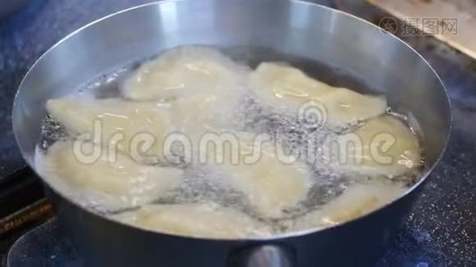 锅贴用不锈钢煮饭，泡水视频