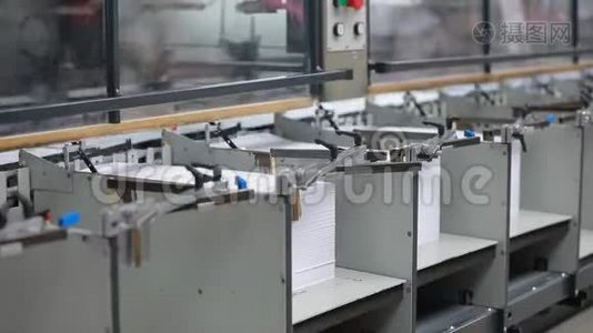 纸印厂，印刷机器在工作视频