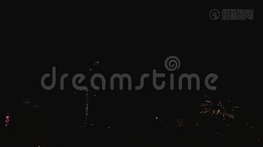 新年庆典城市烟花、天空照明、暗夜爆竹视频